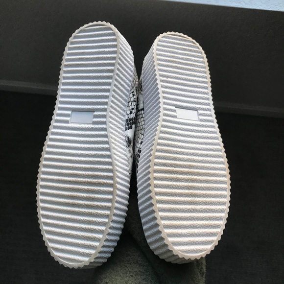 SHEIN Platform Snakeskin Slip on Sneakers - Picture 5 of 6